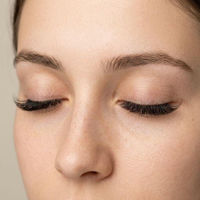 Řasy Mega Volume — After